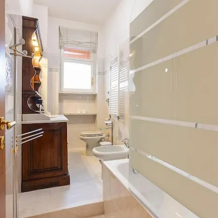 Italianflat - Tolstoi M4 - Large 1 Bedroom Balcony Apartment