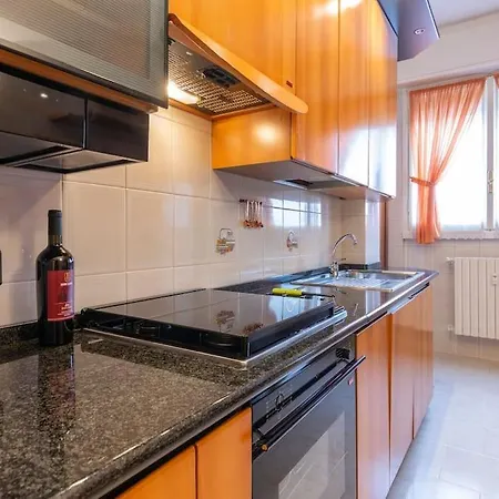 Italianflat - Tolstoi M4 - Large 1 Bedroom Balcony Apartment *
